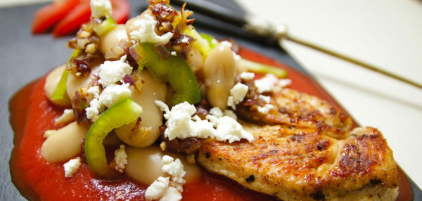 Weisse Bohnen auf Tomatensossenspiegel mit Fleisch-nicola-sautter